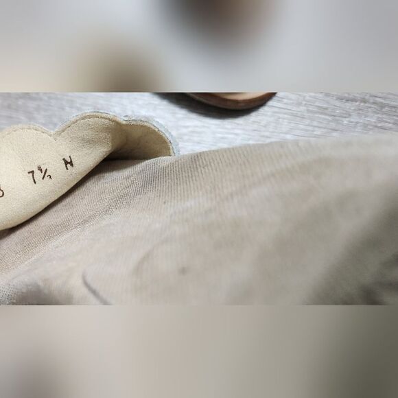 Stuart Weitzman Beige Textured Suede Studded Thong Slides  7.5 - Picture 7 of 8